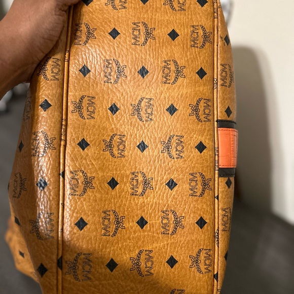 AUTHENTIC MCM TOTE. It’s in EUC. One small call out inside. Clean. Free shipping - Picture 5 of 13